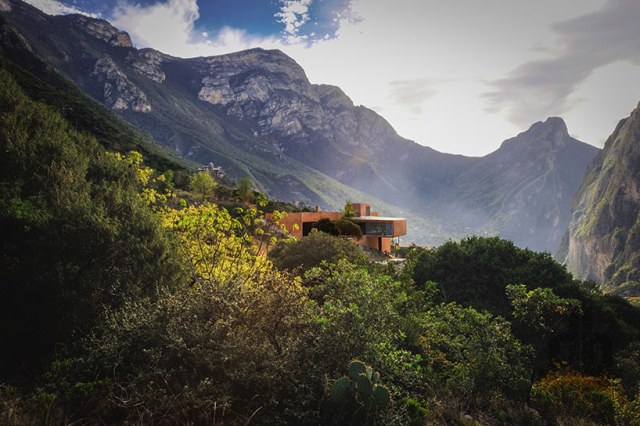 « Casa Narigua », la maison nichée dans la roche