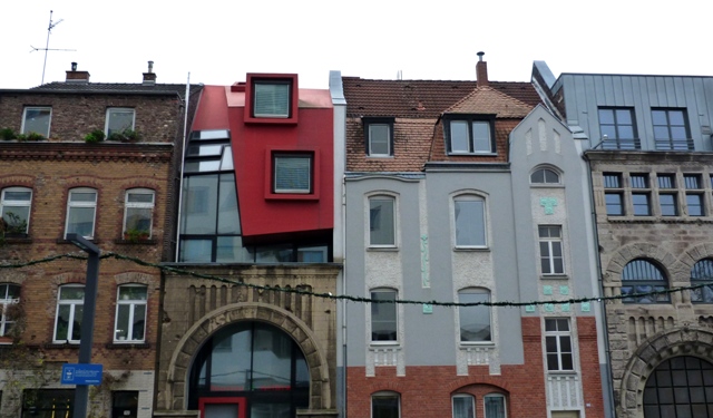 Legal/Illegal la maison rouge de Cologne