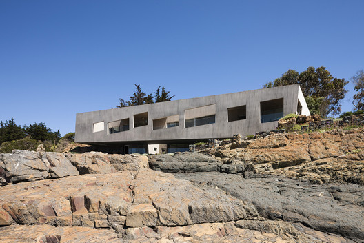 « Casa Azul », une ode au béton signée Felipe Assadi