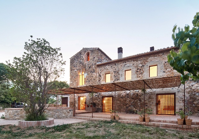 Arquitectura G réhabilite une maison de campagne