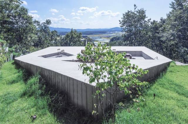 La maison qui habite la pente