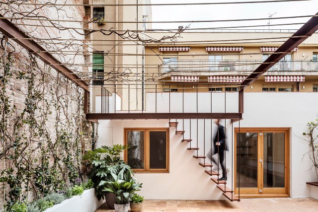 A Barcelone, une gracieuse habitation signée Carles Enrich