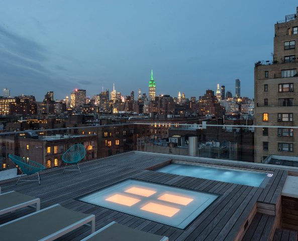 Un charmant toit-terrasse avec vue sur Manhattan