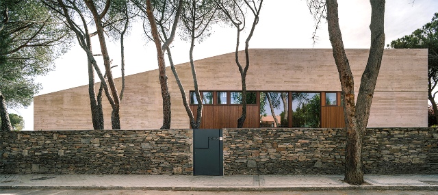 A Madrid, une élégante maison qui croise les matières