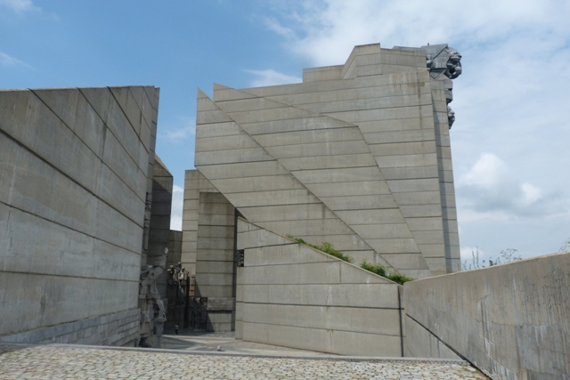 Une épopée en béton sous forme d’un monument