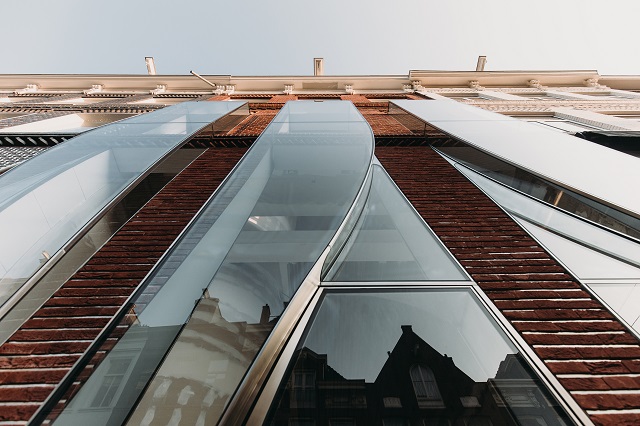 A Amsterdam UNStudio taille une façade de luxe