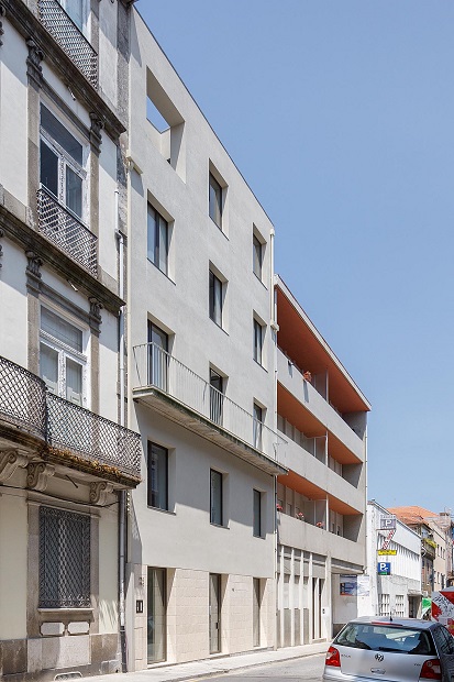 A Porto, Paula Santos Arquitectura réalise un projet aux lignes pures