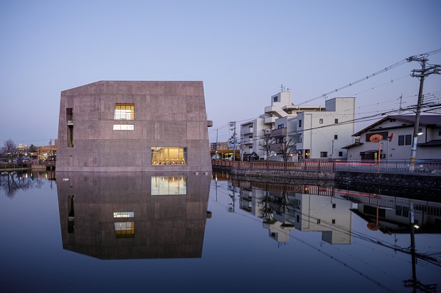 Au Japon, une bibliothèque intemporelle signée MARU.architecture