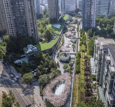 A Pékin, un espace public hybride signé Kokaistudios