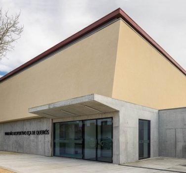 Le nouveau pavillon des sports du lycée Eça de Queirós