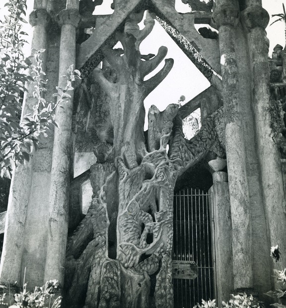 Palais idéal, Hauterives, France, 1937.
Copyright Lee Miller Archives.
