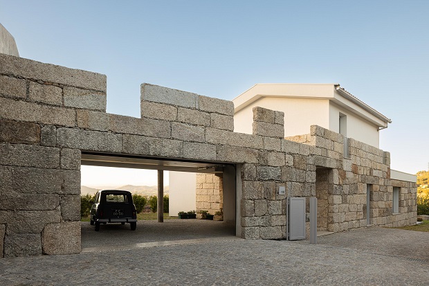 © Ivo Tavares Studio