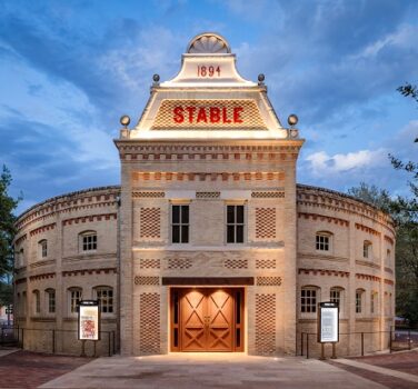 D&rsquo;une ancienne écurie en salle de musique